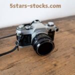Professional photographer using a Maraca camera.